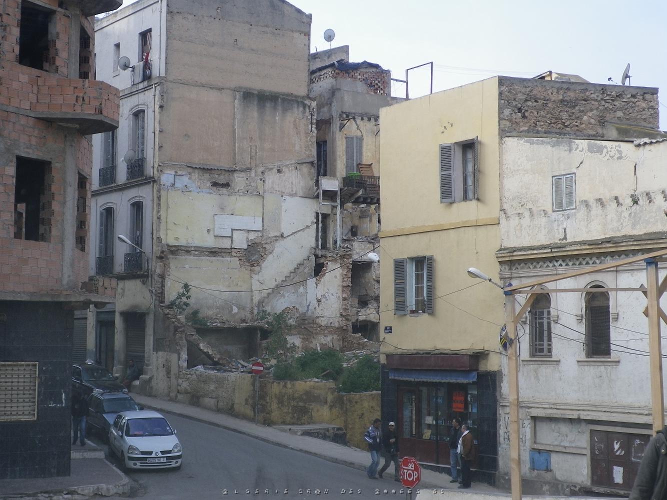 1940 rue  philippe a gauche les ruines des 2 escaliers de la mosquee.JPG